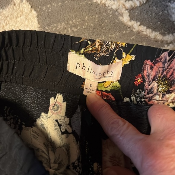 Philosophy black floral elastics waist draw string Pilazzo pants. Has pockets. - Picture 3 of 3